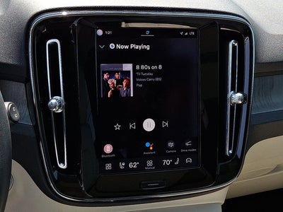 2023 Volvo XC40 Plus Dark Theme