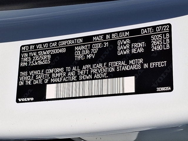 2023 Volvo XC40 Plus Dark Theme