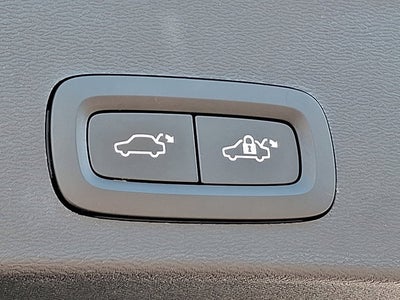 2023 Volvo XC40 Plus Dark Theme