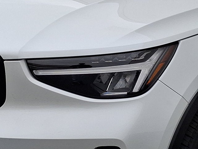 2023 Volvo XC40 Plus Dark Theme