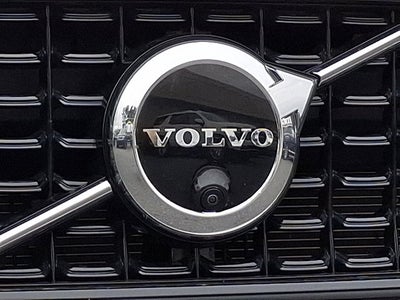 2023 Volvo XC40 Plus Dark Theme