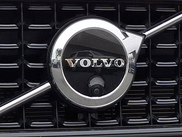 2023 Volvo XC40 Plus Dark Theme