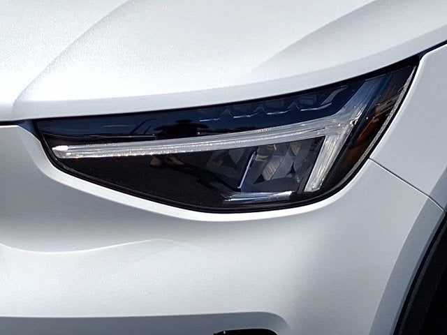 2023 Volvo XC40 Plus Dark Theme