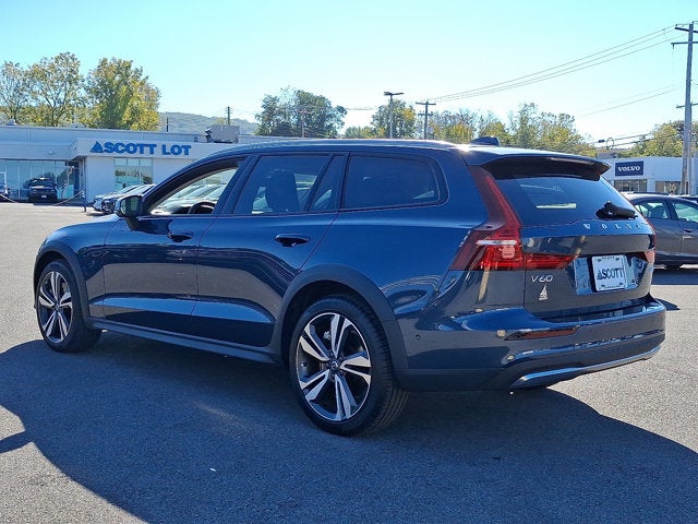 2025 Volvo V60 Cross Country Plus