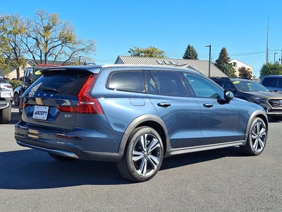 2025 Volvo V60 Cross Country Plus