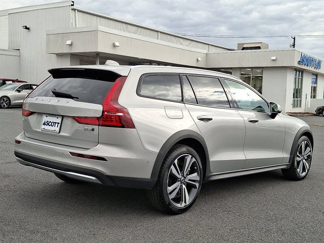 2025 Volvo V60 Cross Country Plus