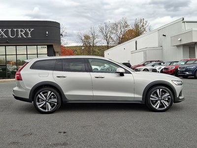 2025 Volvo V60 Cross Country Plus